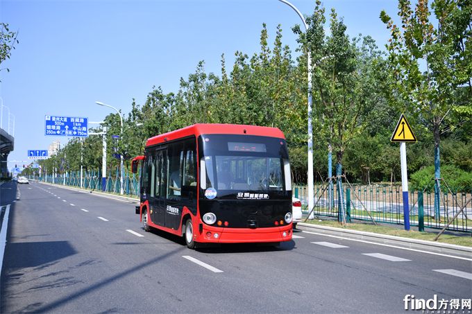 安凯无人驾驶客车行驶在合肥市区开放道路上